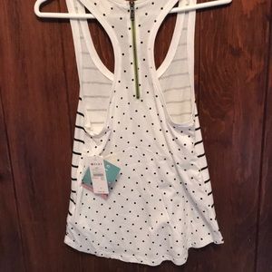 Roxy Tops - Brand new Roxy top Roxy Tops - Brand new Roxy top